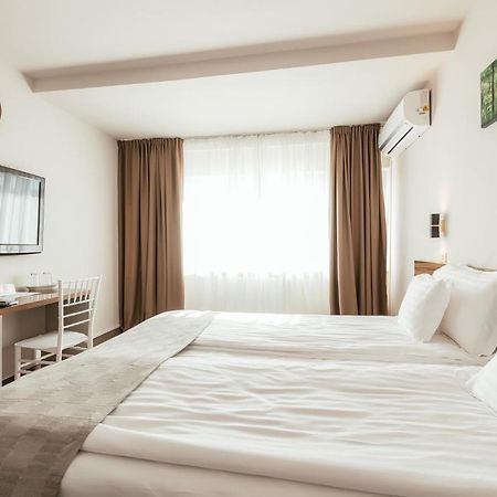 Riviera By Queens Hotel And Resort Gura Vaii Екстер'єр фото