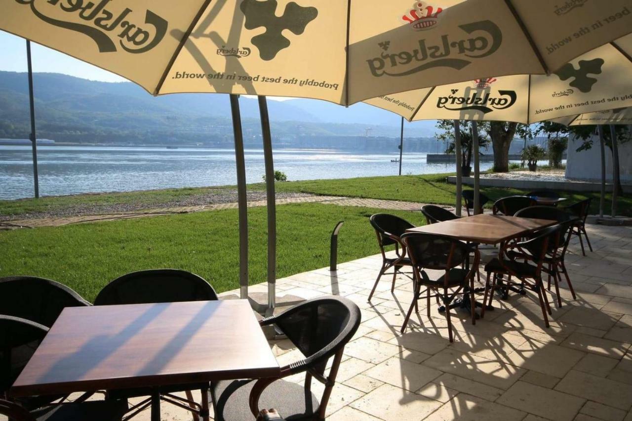 Riviera By Queens Hotel And Resort Gura Vaii Екстер'єр фото