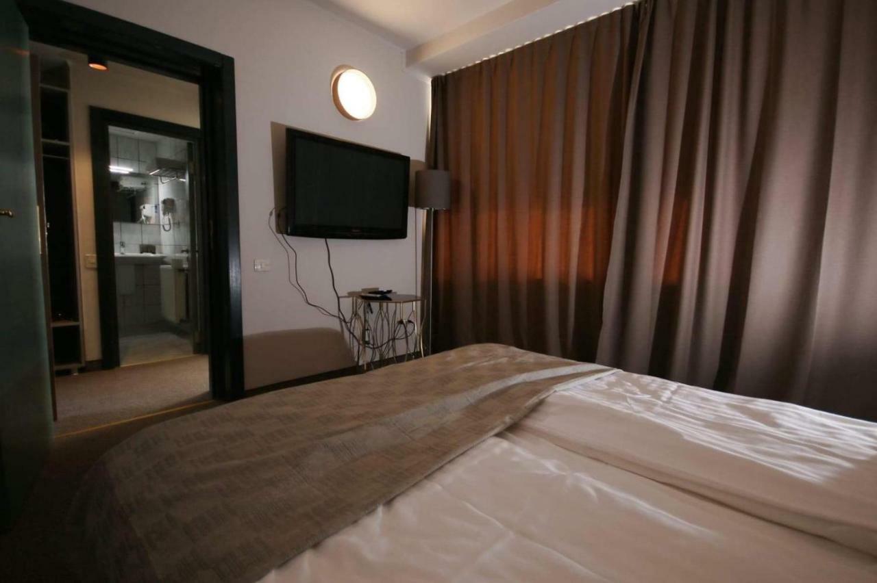 Riviera By Queens Hotel And Resort Gura Vaii Екстер'єр фото