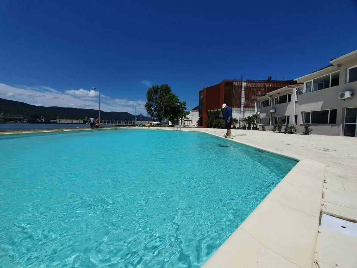 Riviera By Queens Hotel And Resort Gura Vaii Екстер'єр фото