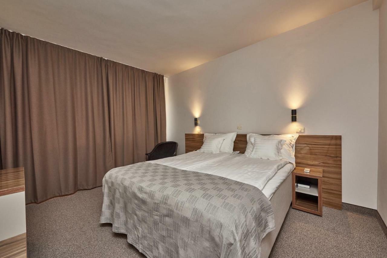 Riviera By Queens Hotel And Resort Gura Vaii Екстер'єр фото