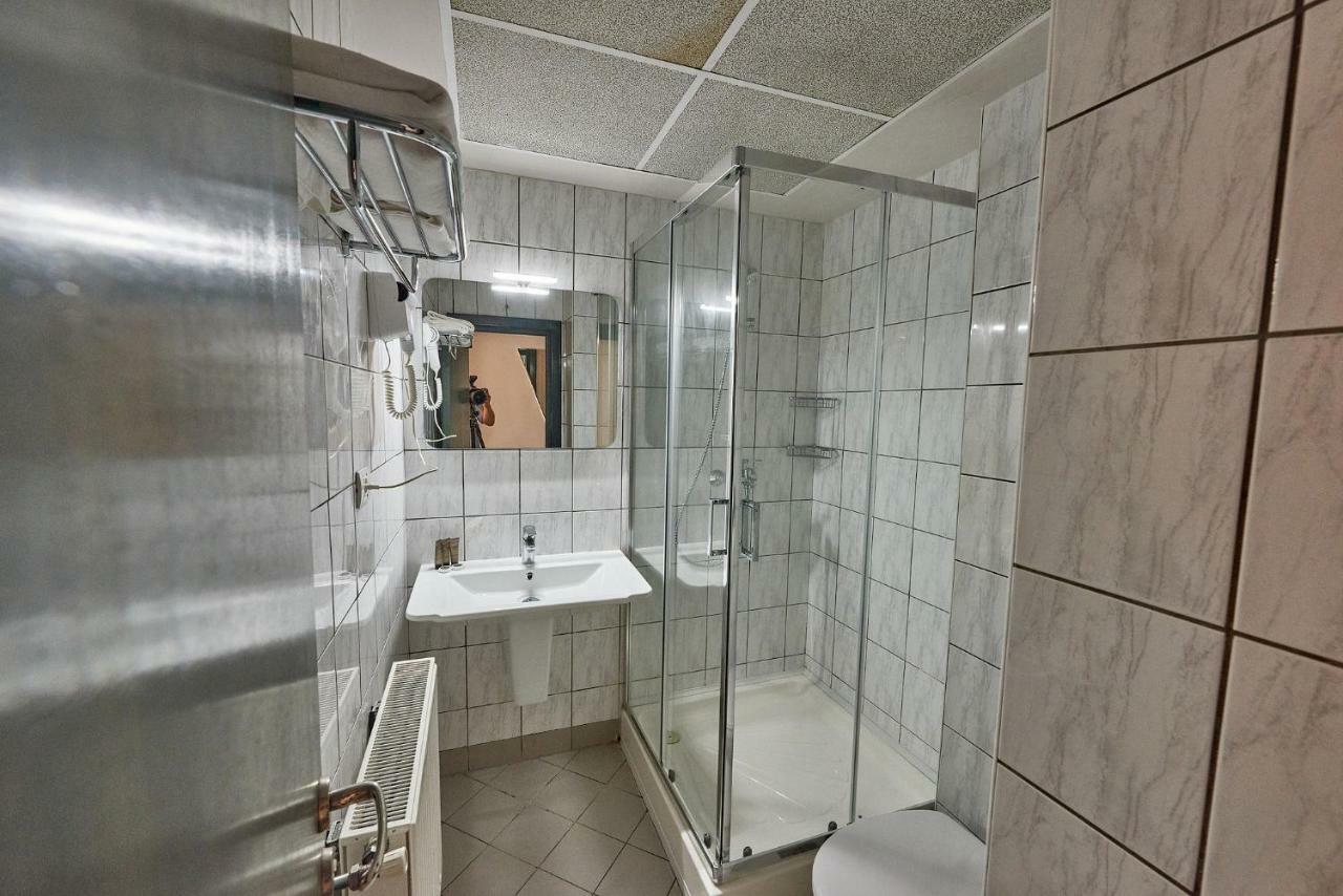 Riviera By Queens Hotel And Resort Gura Vaii Екстер'єр фото