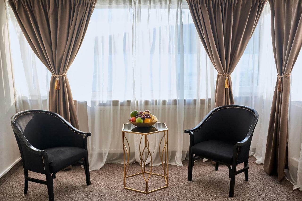 Riviera By Queens Hotel And Resort Gura Vaii Екстер'єр фото