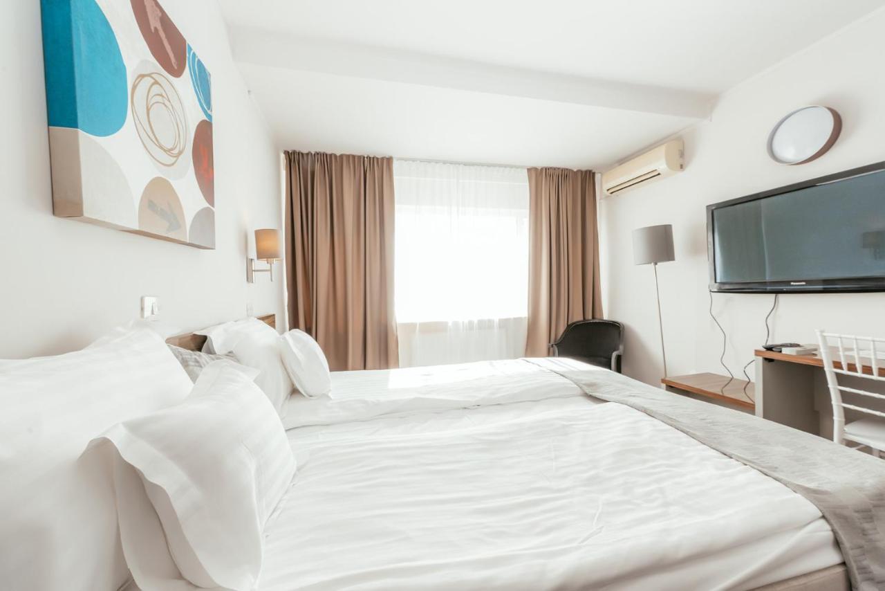 Riviera By Queens Hotel And Resort Gura Vaii Екстер'єр фото