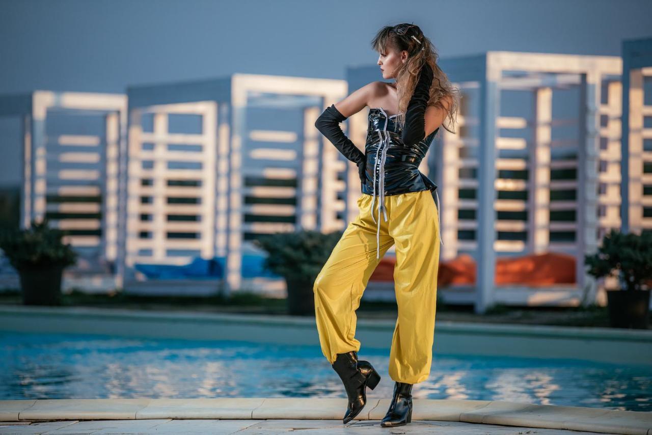 Riviera By Queens Hotel And Resort Gura Vaii Екстер'єр фото
