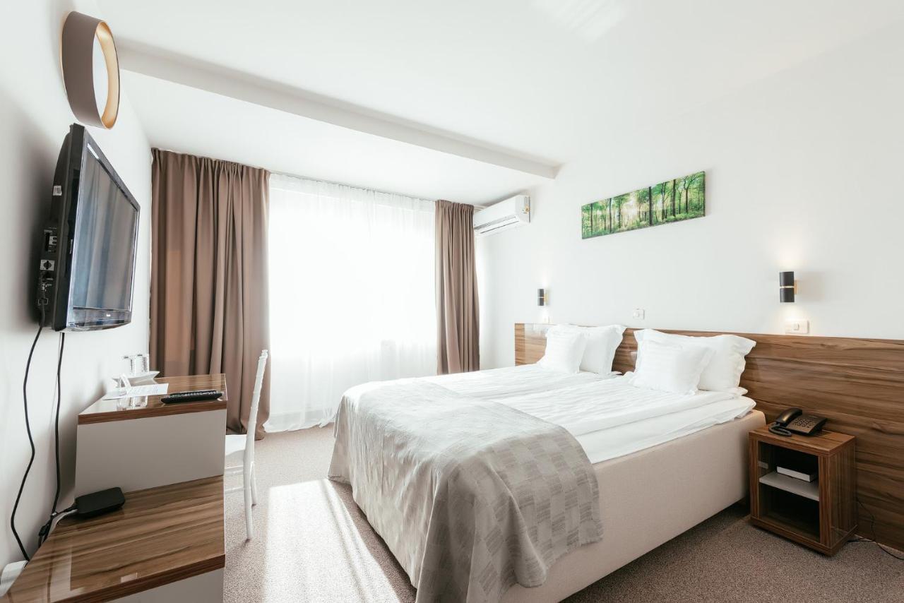 Riviera By Queens Hotel And Resort Gura Vaii Екстер'єр фото