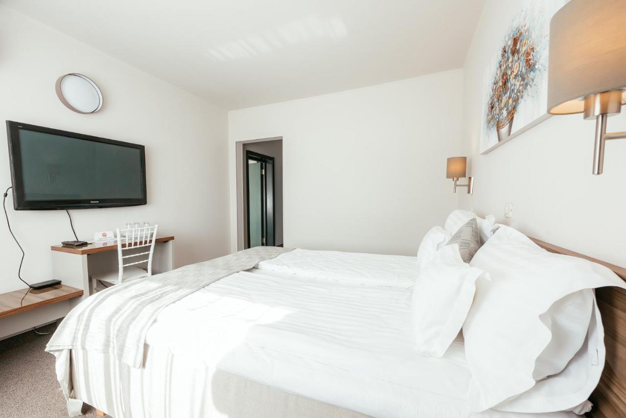 Riviera By Queens Hotel And Resort Gura Vaii Екстер'єр фото