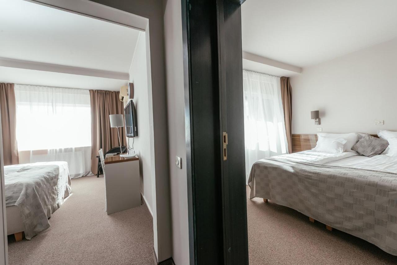 Riviera By Queens Hotel And Resort Gura Vaii Екстер'єр фото